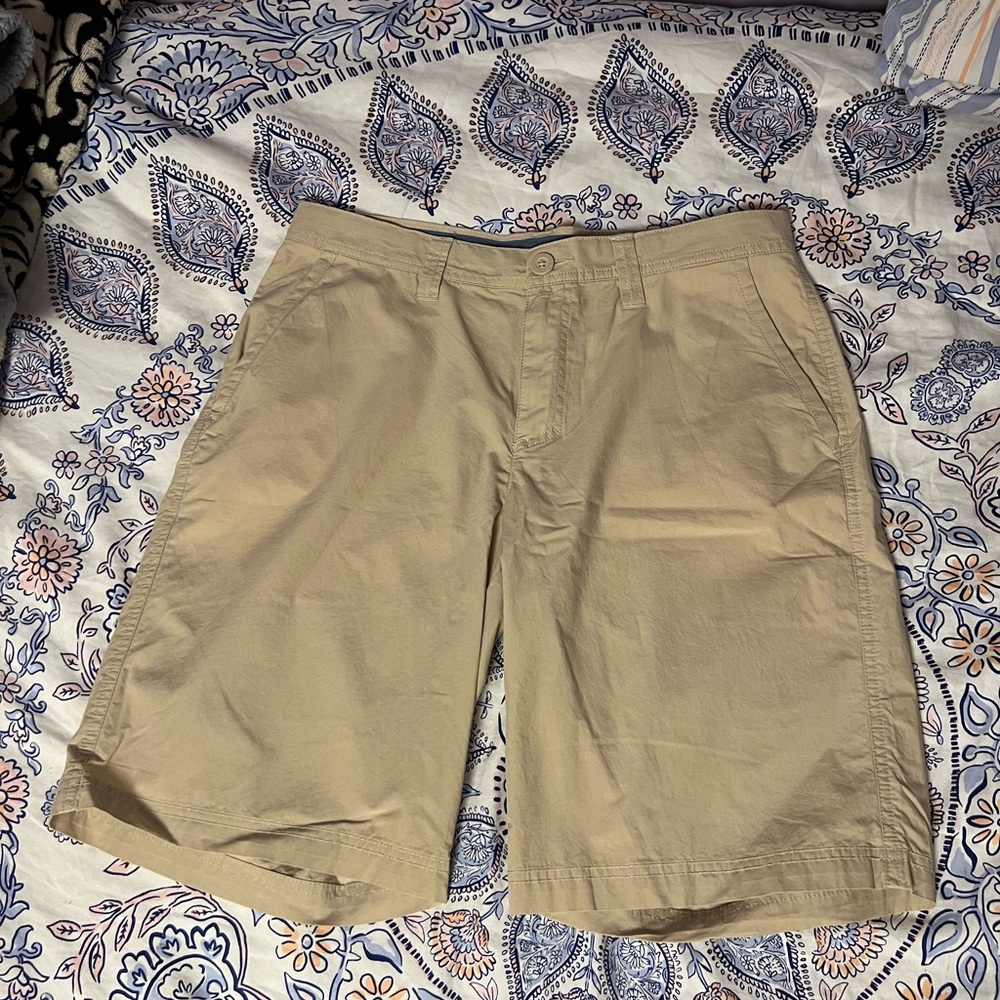 Columbia Khaki Shorts Size 32W